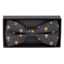 Load image into Gallery viewer, Men&#39;s Fleur-de-lis Banded Bow Tie
